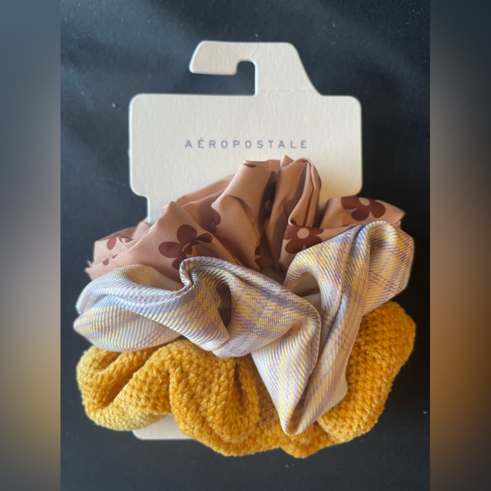 NWT Aeropostale Scrunchie set